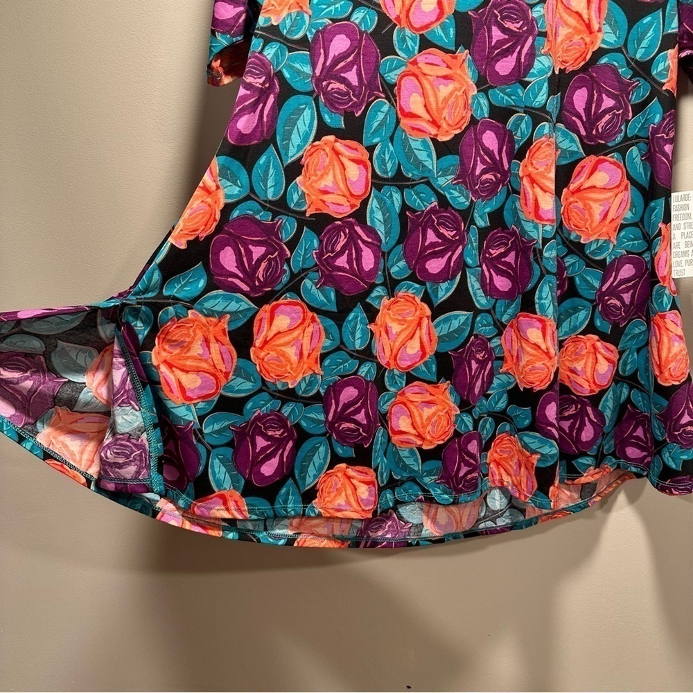 NWT LulaRoe PerfectT Swing Top Tunic Half Sleeve Loose Fit Stretchy Soft Floral - Picture 8 of 14